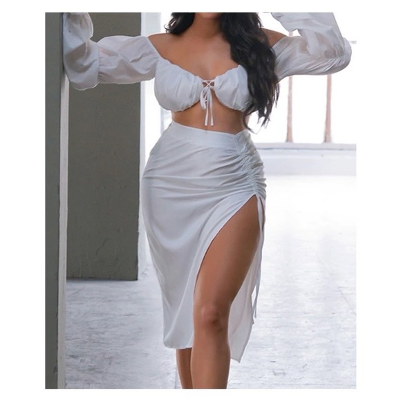 White Ruched Sleeve Tie Front Crop Top - Picture 2 of 7